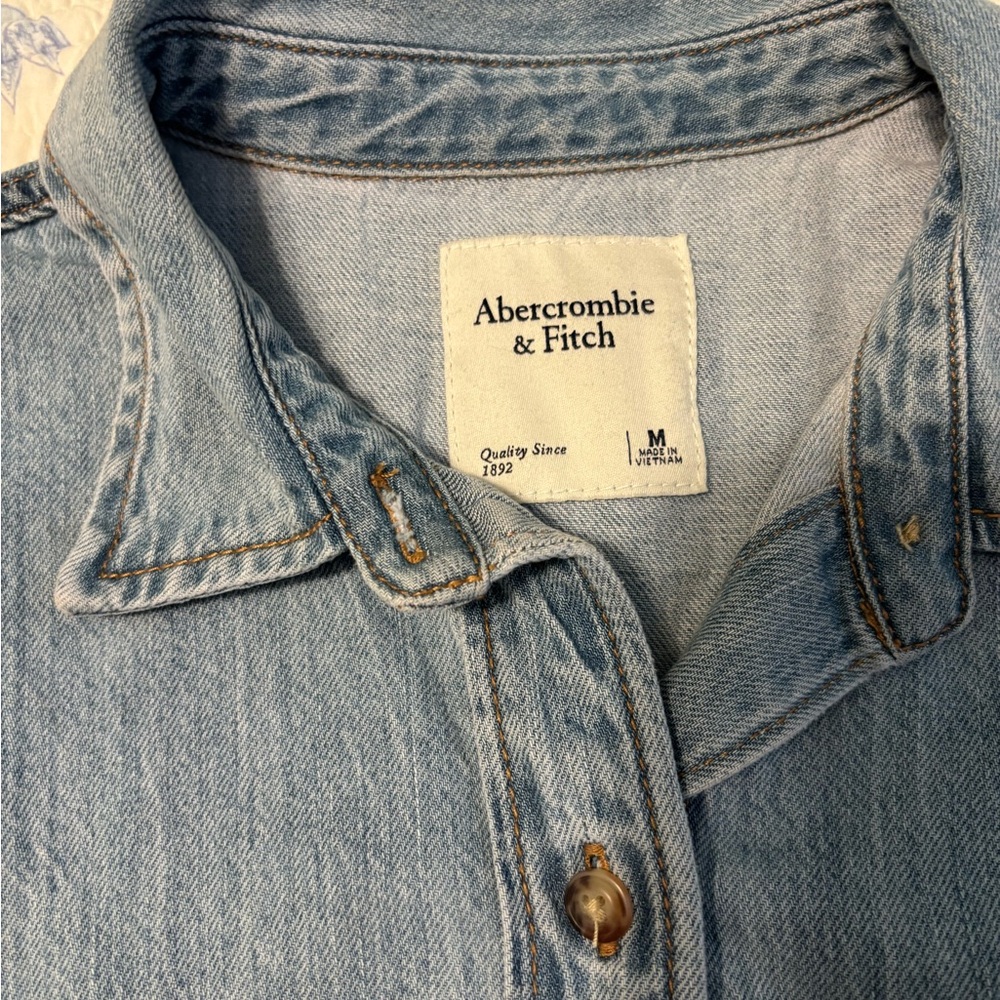 Abercrombie & Fitch Light Blue Denim Button-Down Shirt - Picture 4 of 6